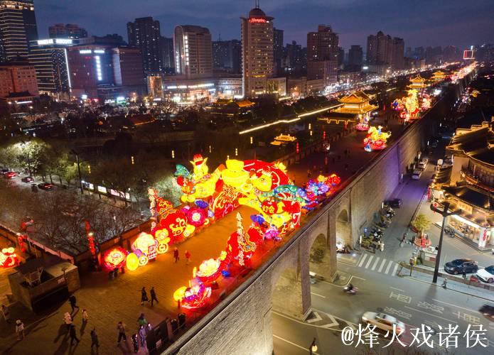 西安城墙：流光溢彩迎马年